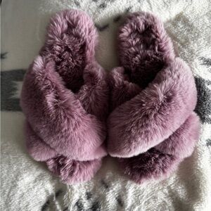 Fuzzy womens slippers